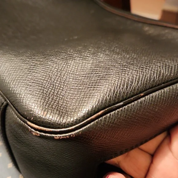 LOUIS VUITTON TAIGA TOILETRY POUCH GOOD USED CONDITION